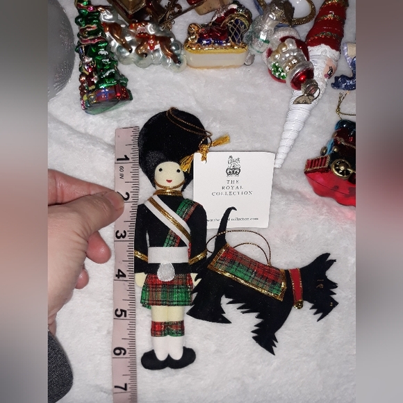 Saint Nicholas FELT QUEENS SCOTS GUARD & SCOTTISH TERRIER TARTAN KILT - Picture 5 of 5